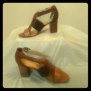 Nine West Leather Upper Heels  10M  Natural 3 Tone